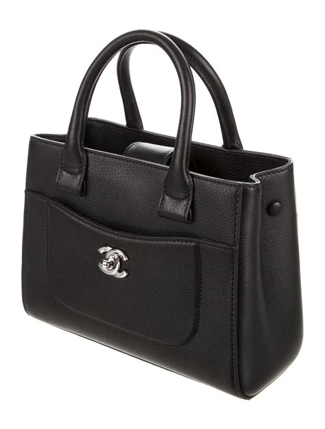 chanel neo executive tote small